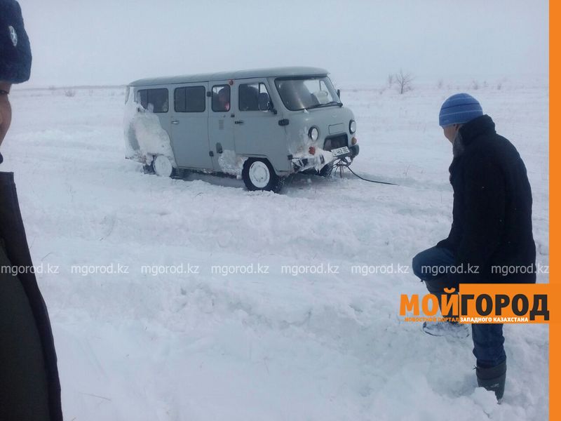 40 человек было спасено из снежного затора в ЗКО