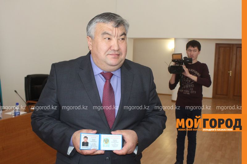 Новоизбранным депутатам маслихата ЗКО вручили удостоверения