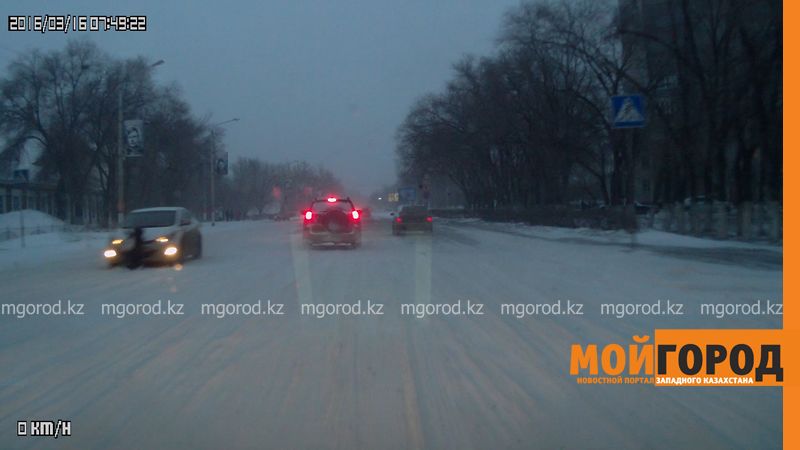 ДТП с участием пешехода сняли на видеорегистратор в Уральске