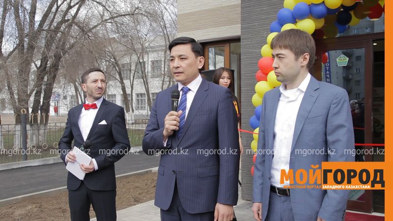 Аким области пришел на открытие ресторана быстрого питания в Уральске