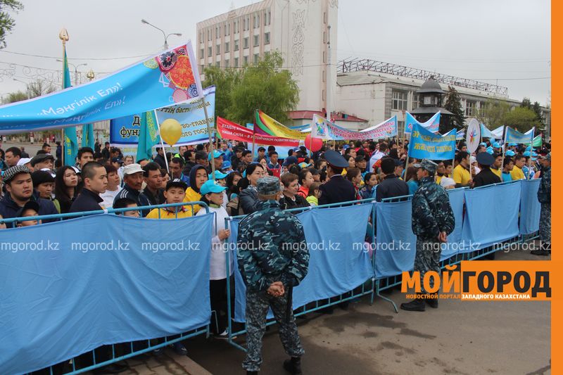 1 мая в Уральске прошел под чутким надзором полиции (фото, видео)