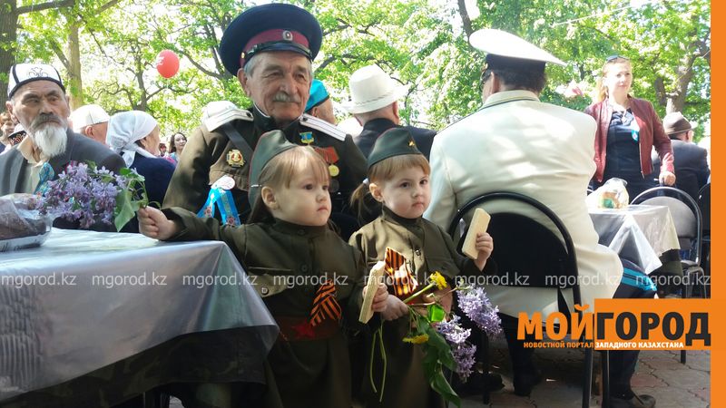 В Уральске на День Победы устроили песенный флешмоб