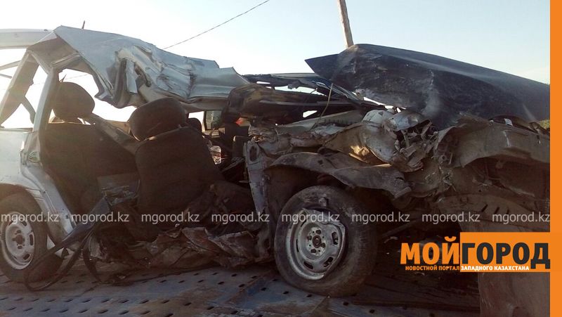 Два парня и девушка погибли в страшной аварии в центре Уральска