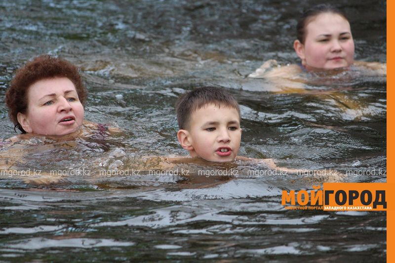 Уральские моржи устроили заплыв в честь Дня Победы