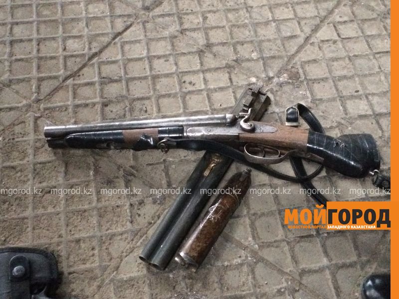 В ЗКО в лицо сотрудника службы пробации выстрелили из огнестрельного оружия