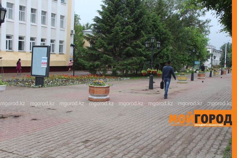 В Уральске на Арбате исчезли лавочки