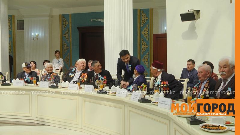 В ЗКО частная компания подарила ветеранам ВОВ по 20 тысяч тенге