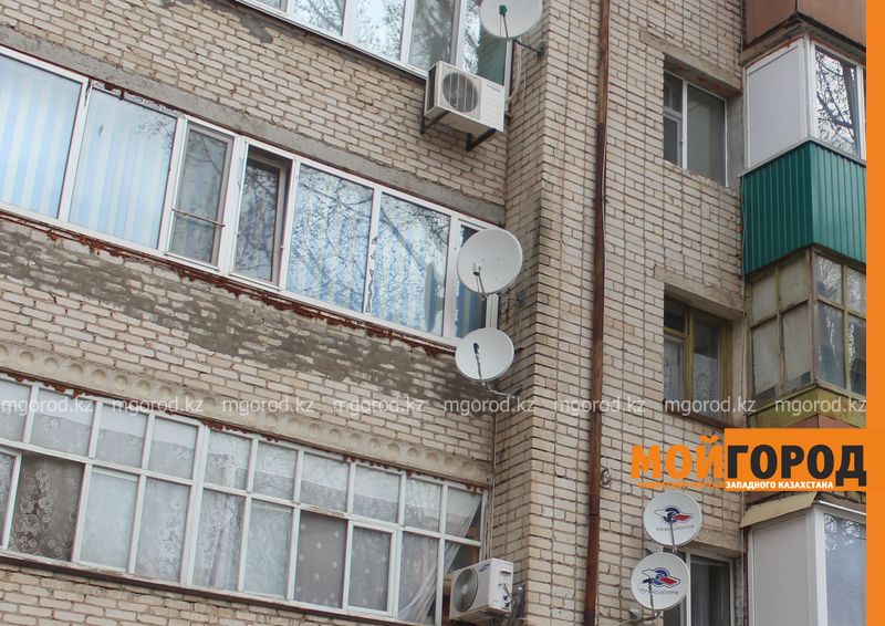 Двухлетний ребенок выпал из окна 5 этажа в Уральске