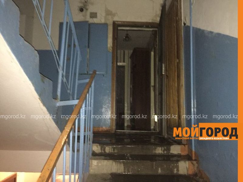 В Уральске жильцов сразу трех этажей затопили квартиранты
