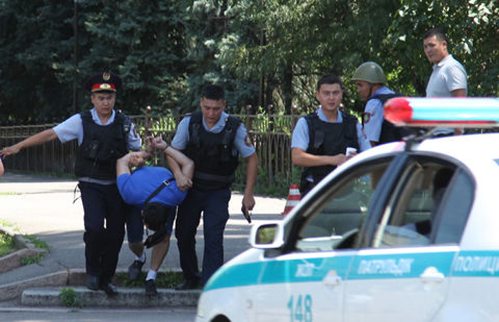 Глава МВД РК: Второй подозреваемый не соучастник, а заложник