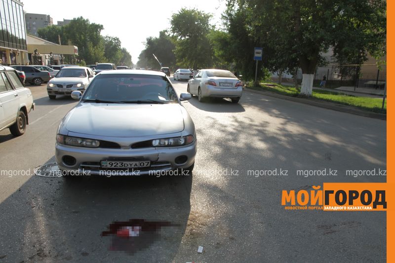 В Уральске пешеход попал под колеса двух автомобилей
