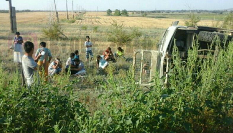 В Актобе перевернулся пассажирский автобус