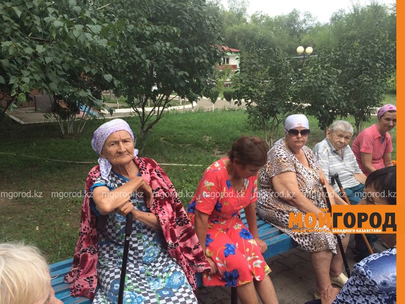 Вернуть пенсии попросили постояльцы дома престарелых у депутатов ЗКО