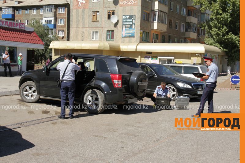 В центре Уральска обокрали автомобиль
