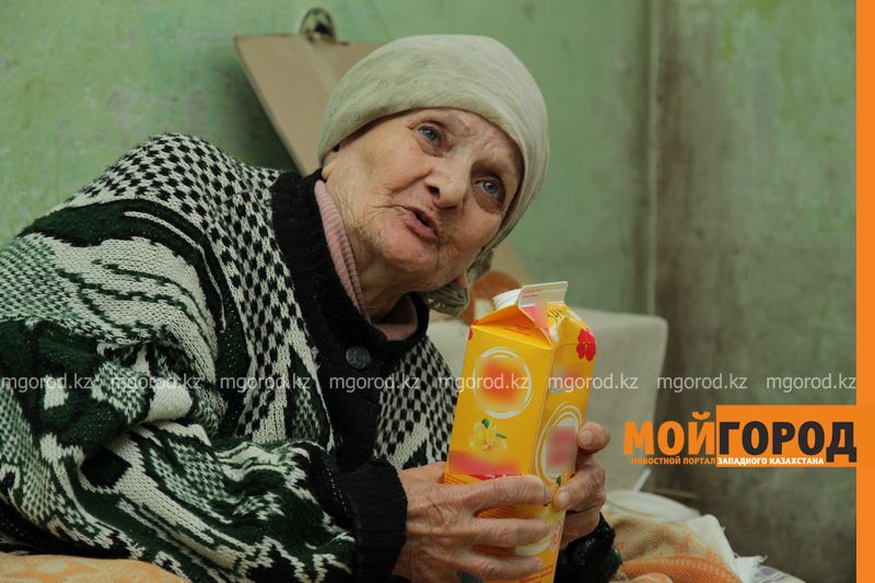 Одинокой уральской пенсионерке, живущей в жутких условиях, помогут соцработники