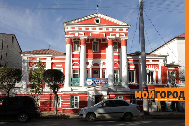 Фасады исторических зданий обновили в Уральске