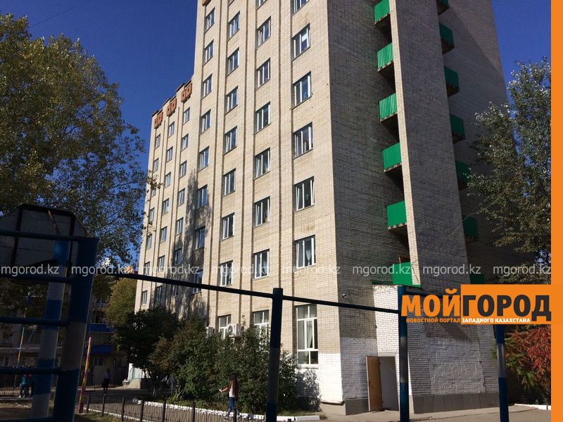 В Уральске студентка попала в больницу после взрыва «зарядки» мобильного телефона