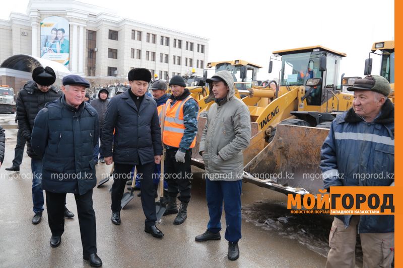 Жители Актобе пожаловались акиму области на плохую работу коммунальщиков