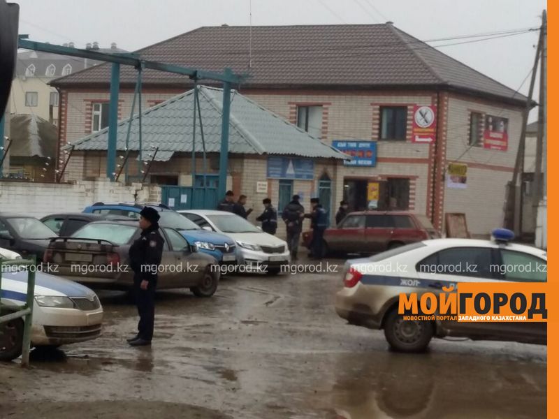 Возле центрального рынка в Актобе эвакуировали сотрудников горсети