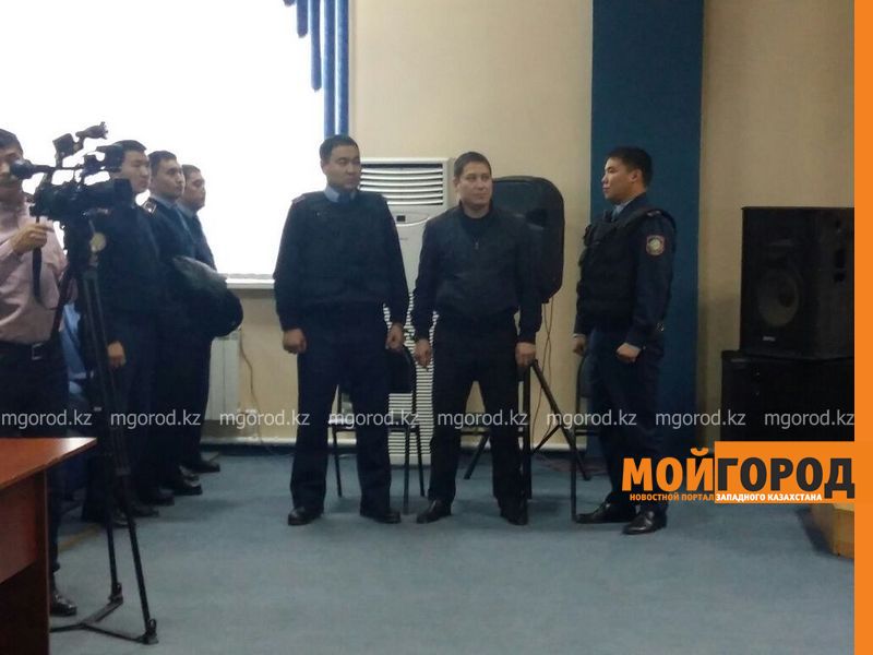 В Актобе показательный приговор на глазах у коллег вынесли бывшему полицейскому