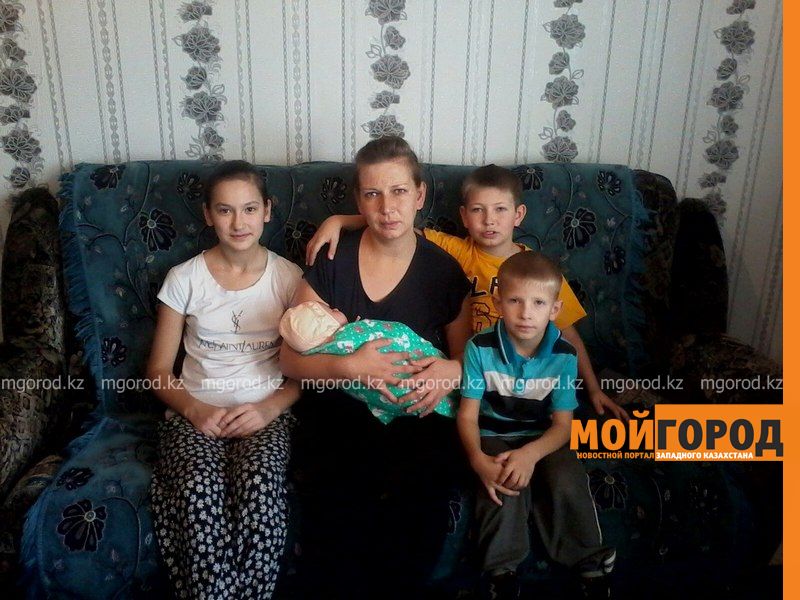 Двадцать лет многодетная мать из Актобе не может получить гражданство Казахстана