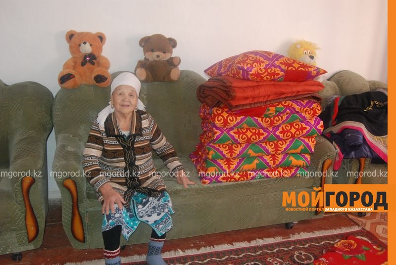 В Атырау пенсионерка пригласила акима области на новоселье