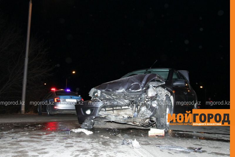 Автомобиль с ребенком и беременной женщиной попал в ДТП в Уральске