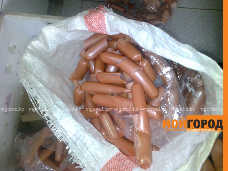 Бомжей в центре адаптации Уральска кормят просроченными продуктами