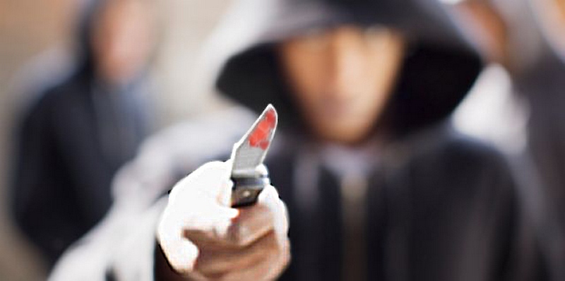 В Атырау парень из-за ревности пырнул ножом сокурсника своей девушки