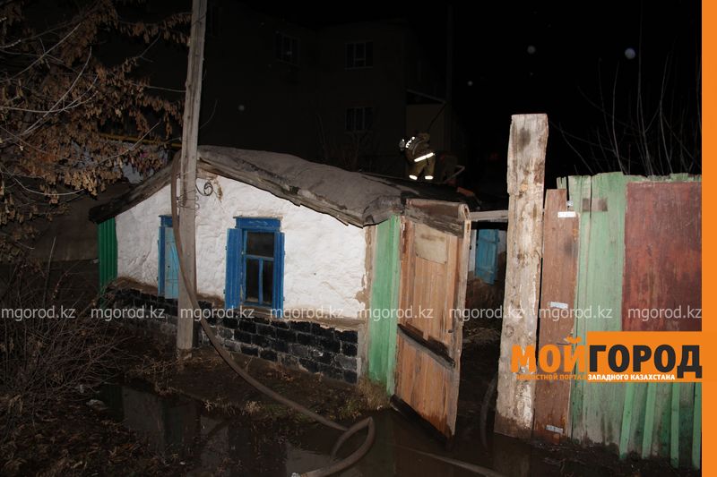 Два трупа обнаружили в частном доме в Уральске