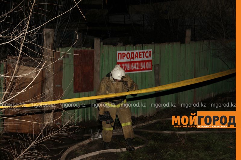 Стали известны подробности пожара в частном доме Уральска, где обнаружили два трупа