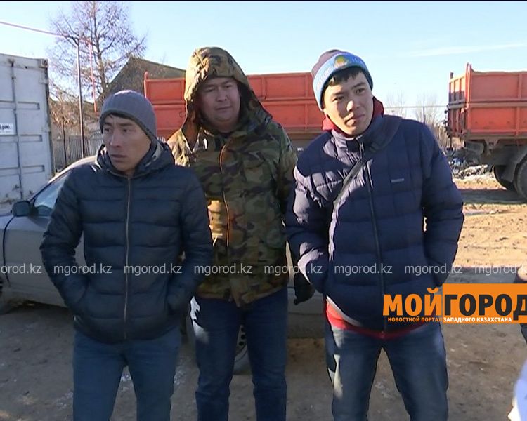 Уральские лесорубы, очищающие дорогу к парку, до сих пор не могут получить деньги за работу