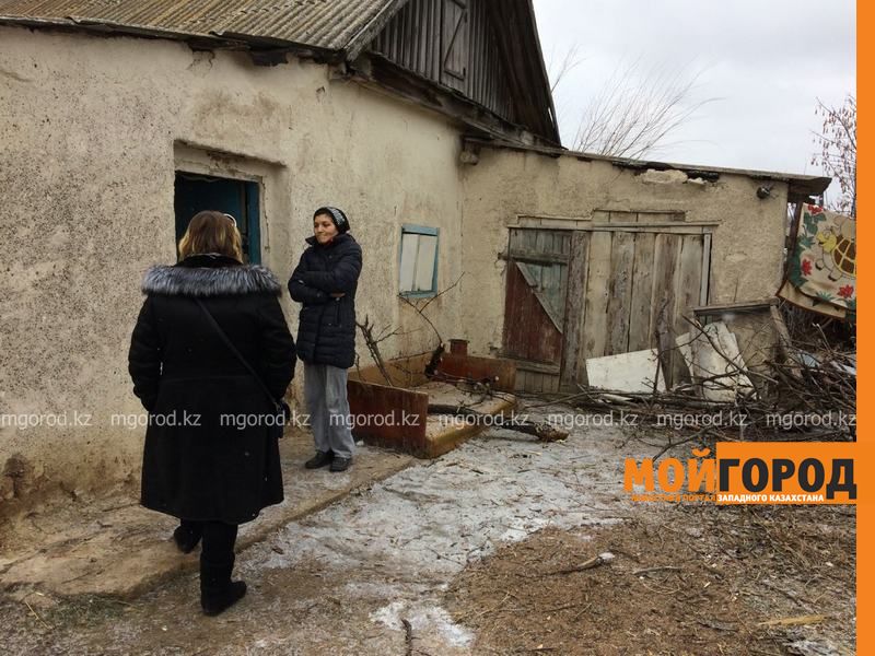 В ЗКО женщину с двумя детьми переселили в разрушенный дом