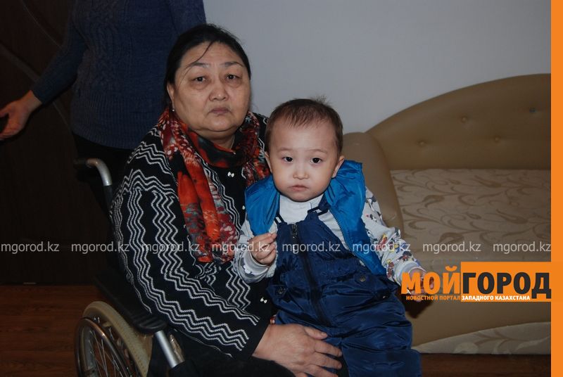 В Атырау женщине-инвалиду, ночевавшей на улице, дали квартиру