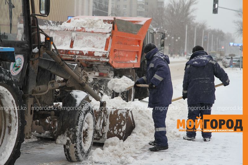 С начала зимы в Уральске вывезли 238 тысяч кубов снега