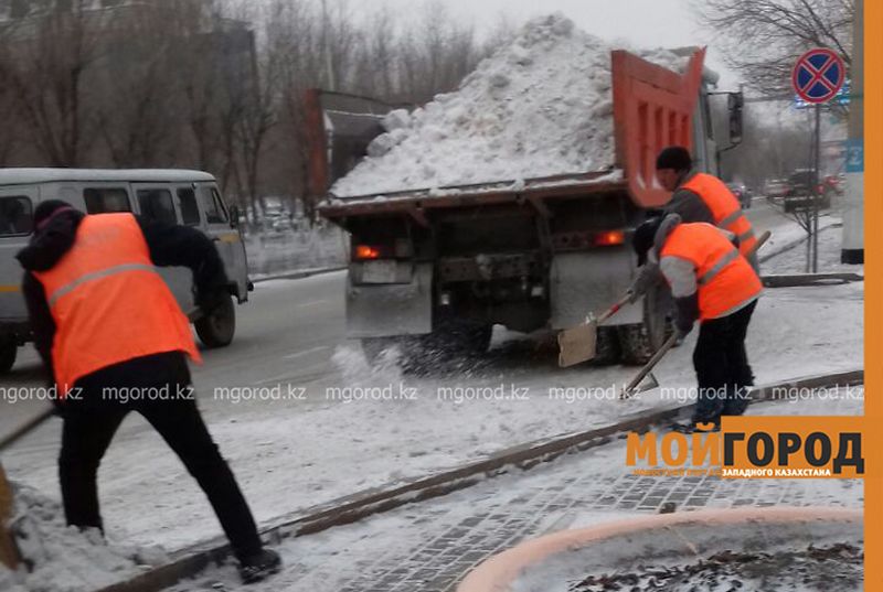 5 тысяч кубометров снега вывезли за сутки в Уральске
