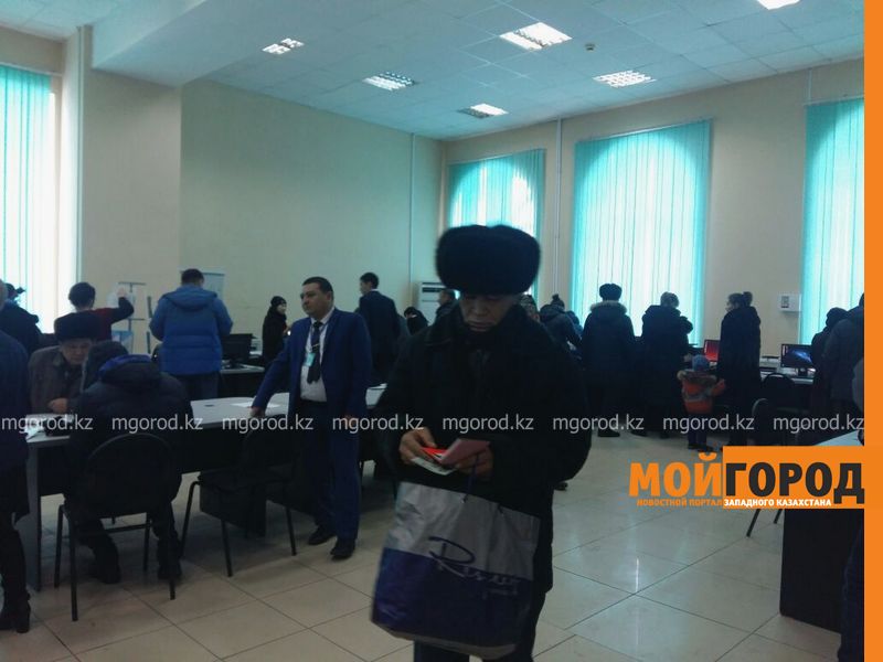 Бесплатный чай и сладости предлагают посетителям в актюбинских ЦОНах