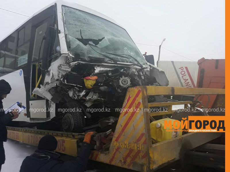 10 человек пострадали в аварии с участием пассажирского автобуса под Уральском