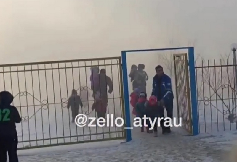 В Атырауской области из-за пожара эвакуировали детей из детсада (видео)