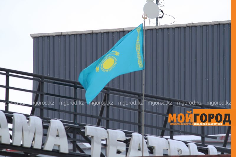 Перевернутый флаг повесили в Уральске перед Универсиадой