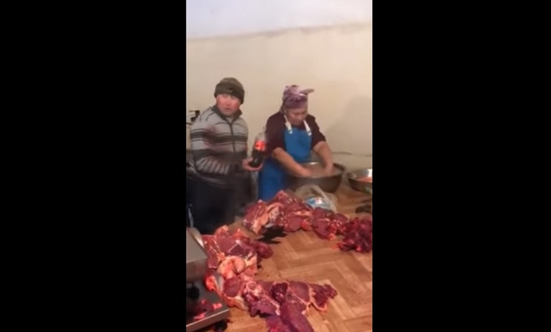 Новое применение кока-коле нашли мясники в Атырау