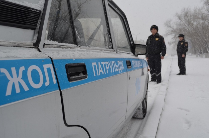 В Актобе вооруженный мужчина пытался открыть огонь по полицейским