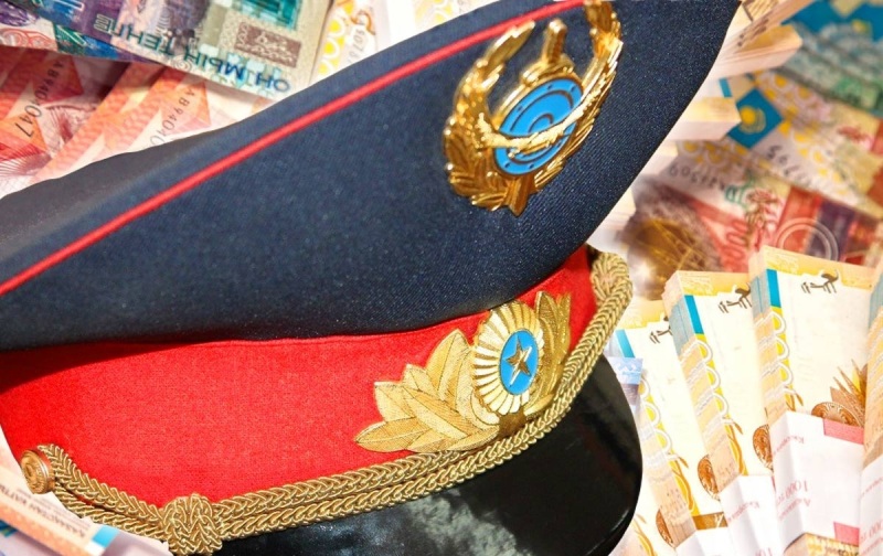 В Атырауской области сотрудник криминальной полиции попался на взятке