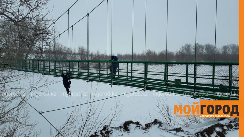 В ЗКО строители не разрешают сельчанам переходить реку по новому мосту