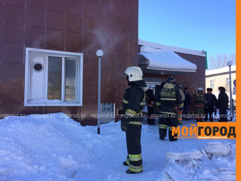 Пожарные тушили огонь в кабинете областной больницы в Уральске