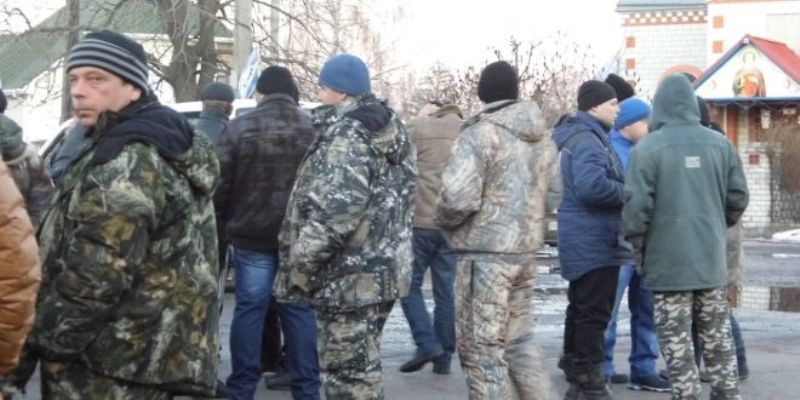 В Атырау около сотни рыбаков вышли на митинг