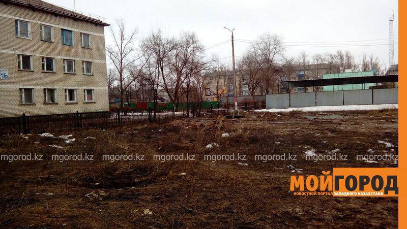 Один из районов Уральска тонет в грязи