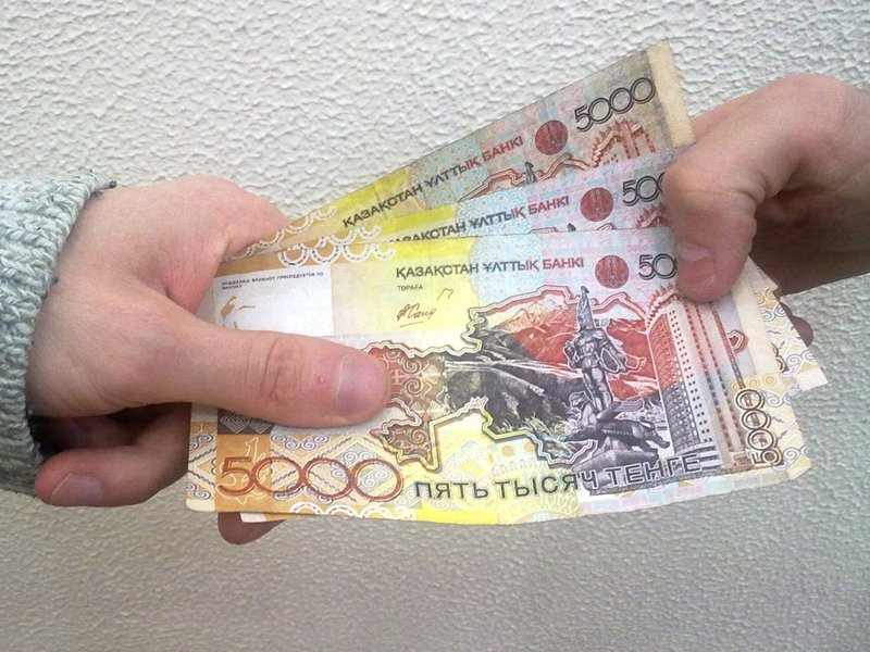 В Атырау брокер пытался подкупить сотрудников управления таможенного контроля