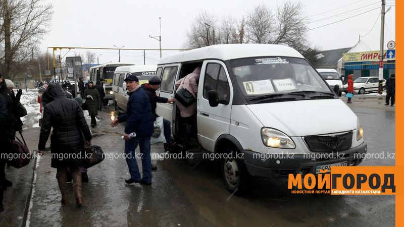 Остановку на рынке уральские водители автобусов превратили в стоянку