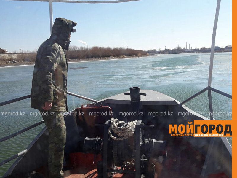 Атырауским спасателям для расколки льда мешают браконьерские сети (ФОТО,ВИДЕО)